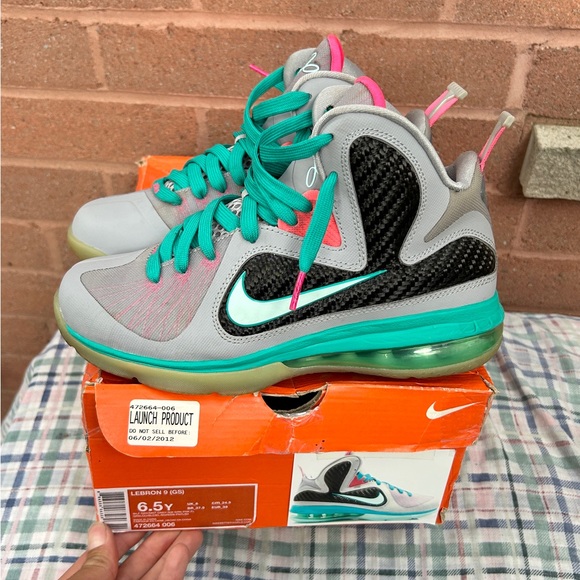 Nike Lebron 9 GS South Beach
Size 6.5Y - Picture 1 of 9